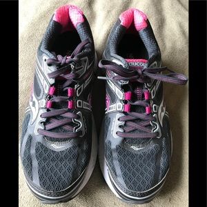 Saucony Omni 15 Running Shoes.